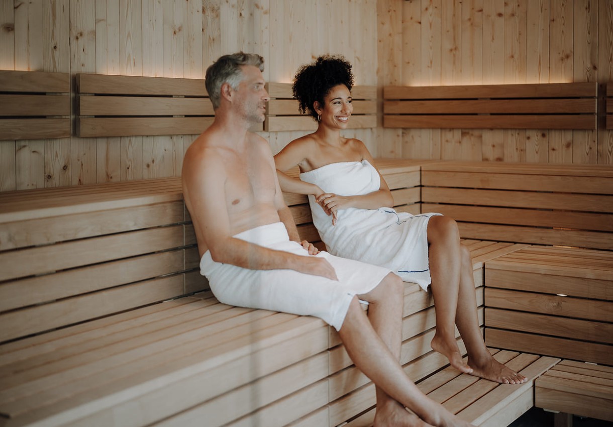 Zweisamkeit und Tiefenentspannung in der Sauna des Hotel Dorfer